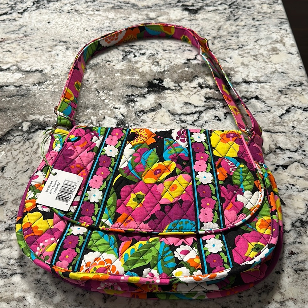 New - Vera Bradley purse with magnetic closure